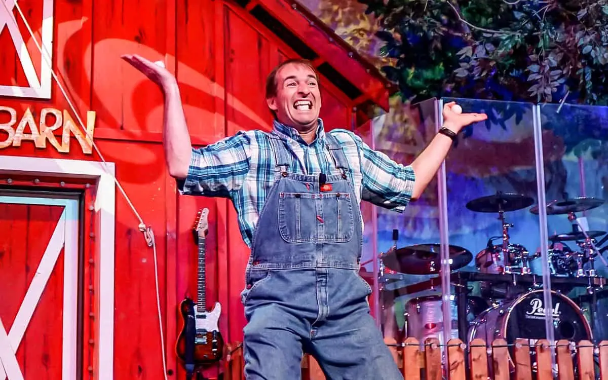 Juggler at The Comedy Barn